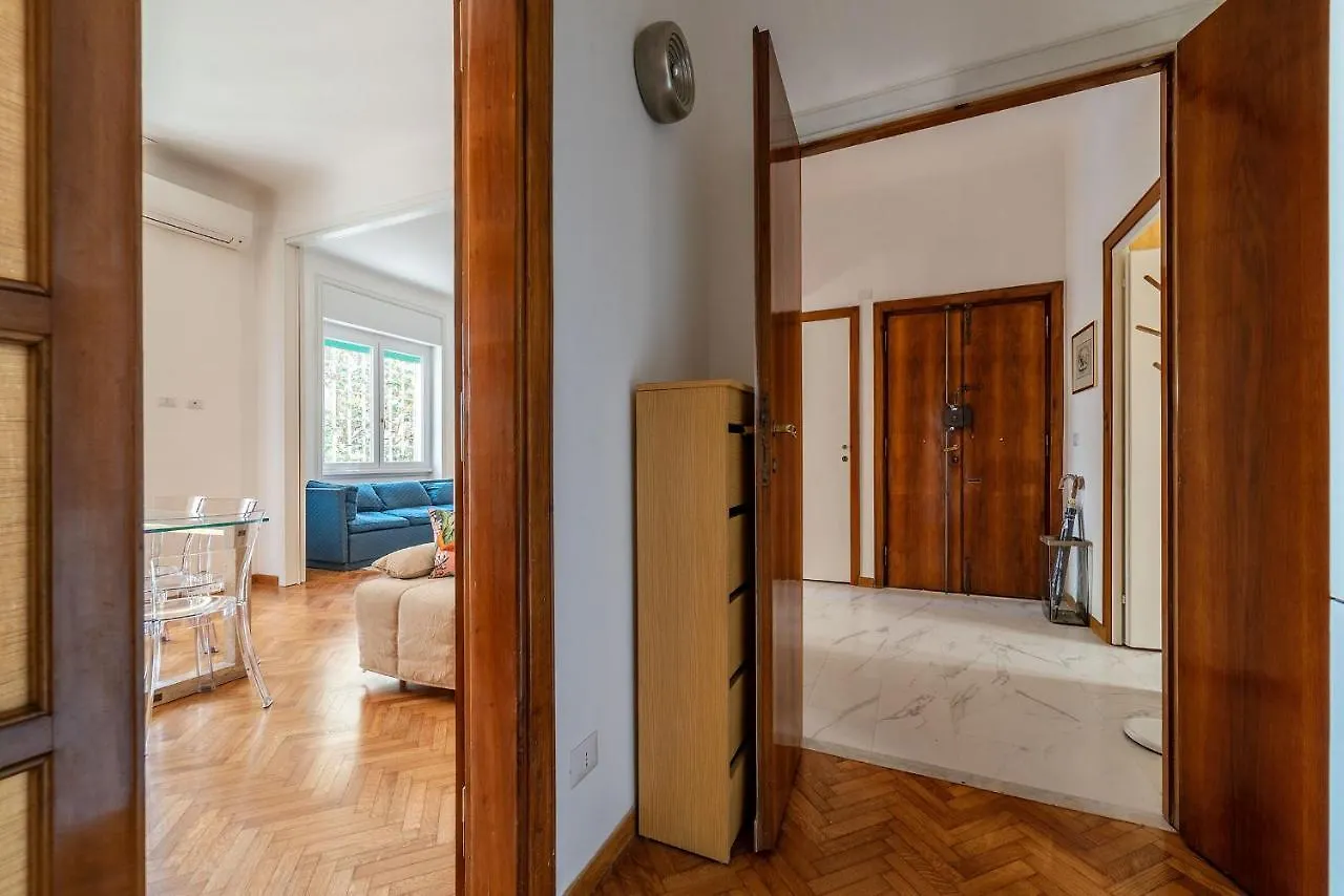 Sapienza & Villa Borghese Comfy Apartment Рим Италия