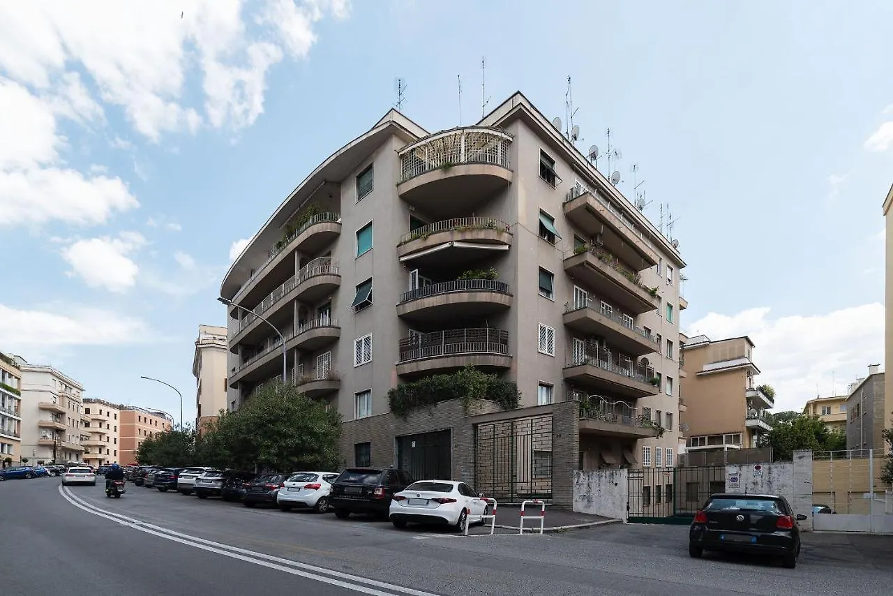 Sapienza & Villa Borghese Comfy Apartment Рим